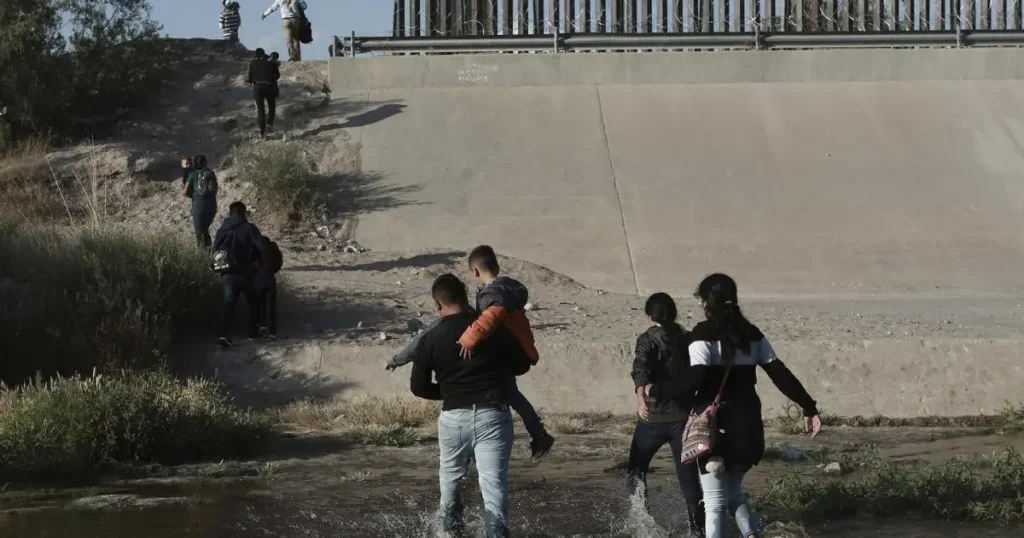 Children Forced to Say Goodbye to Their Mother at Border