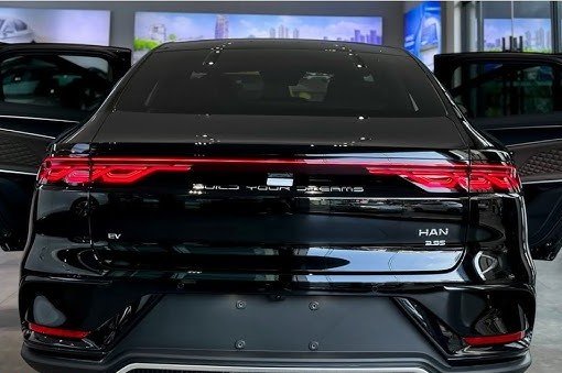 Chinese Automobile Company Launches New BYD Seal in 2025