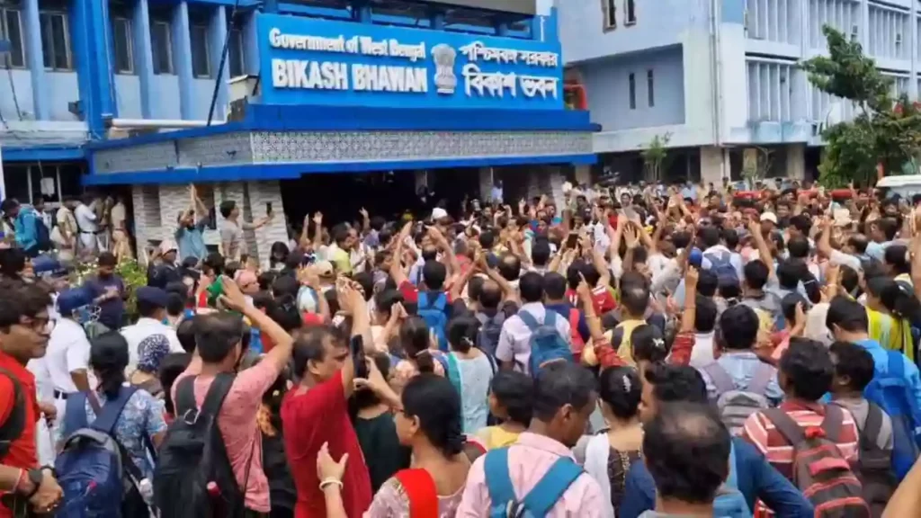 Teachers Protest at Bikash Bhavan Over Job Uncertainty; CPI(ML) Liberation Slams State Government