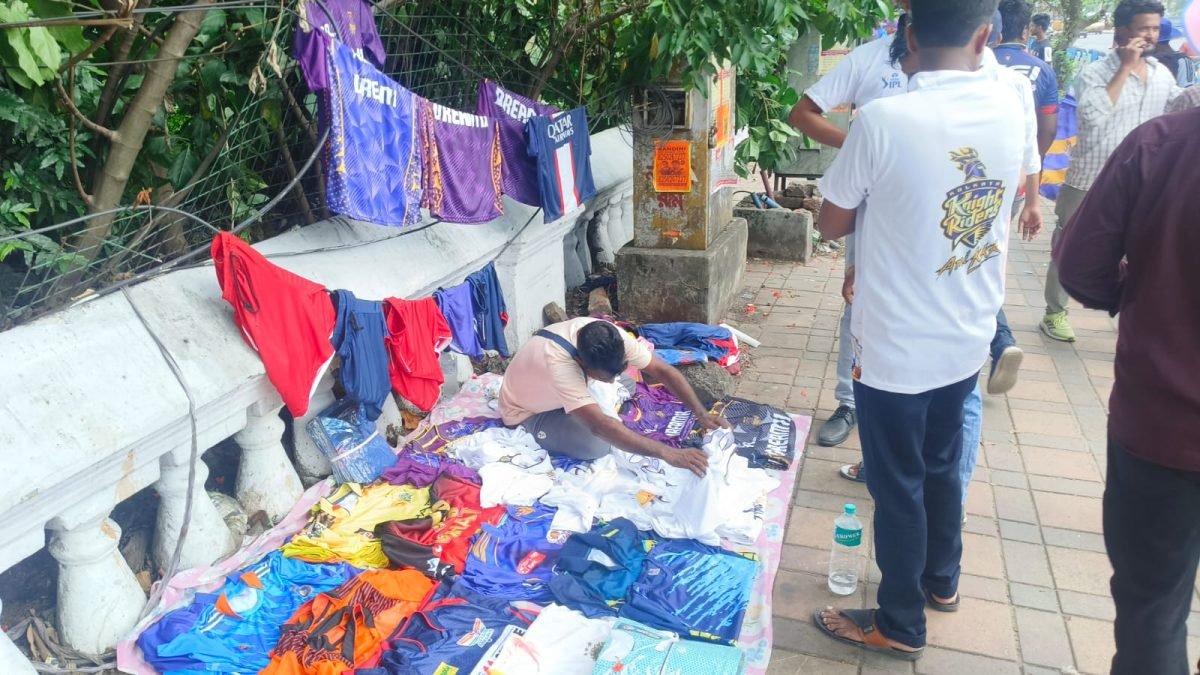 Among-jerseys-and-dreams-he-weaves-his-daily-hope-on-the-pavement-Ankesh-Roy-1