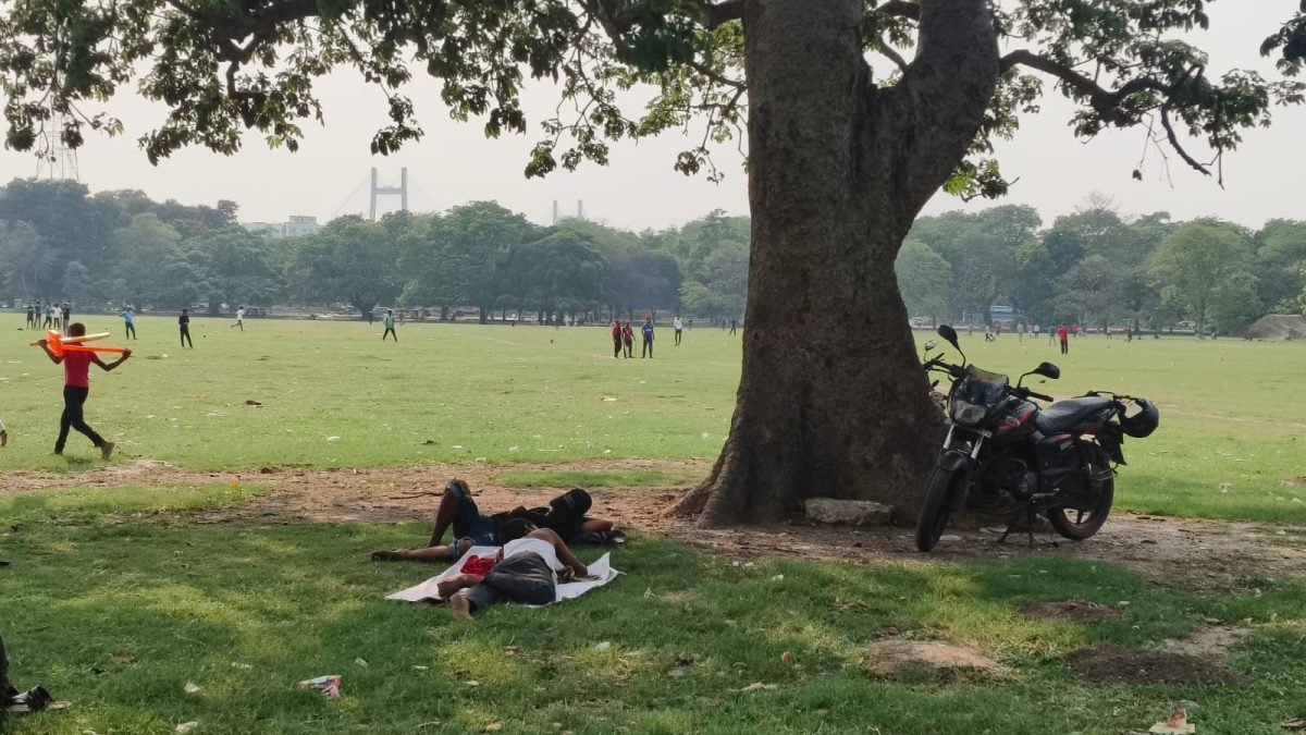 Kolkatas-heat-cant-slow-down-young-hearts-Anuja-1